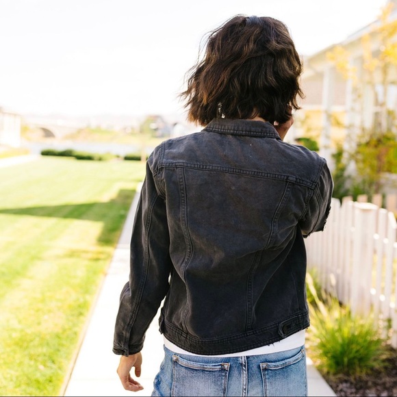 FINAL SALE❗️KanCan Black Distressed Denim Jacket - Picture 3 of 8